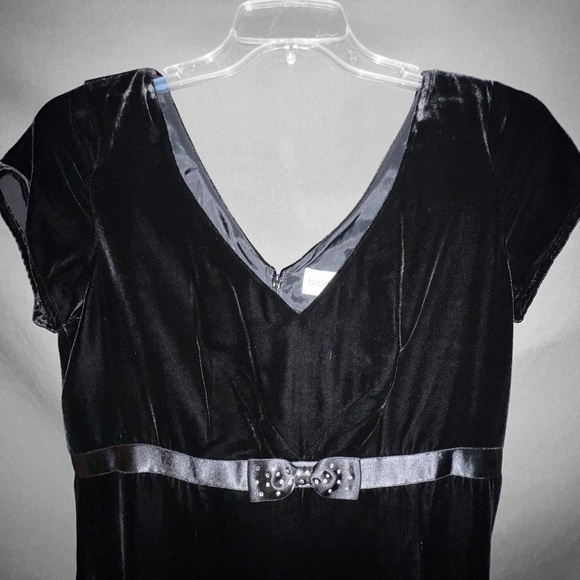 Little Black Velvet Dress - Picture 2 of 6